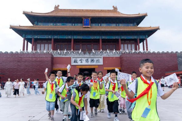 中国一线配资网 “彩虹益路”点亮童心，陇原学子圆梦京华